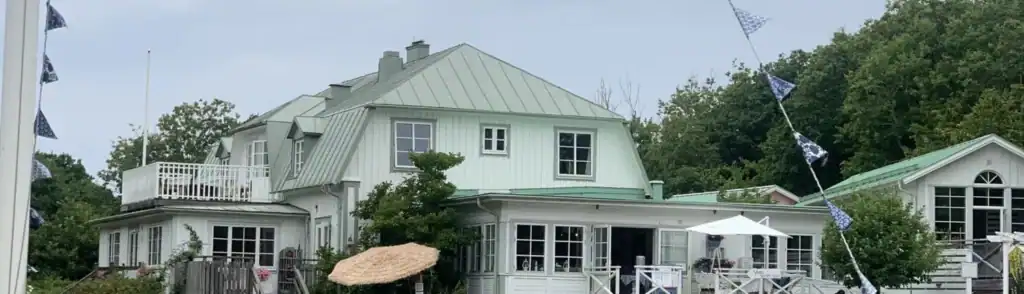 Yogaretreat Steninge kuststation. Yoga & Vandra tillsammans med oss på Studio Frid. Ett ljuvligt sätt att förlänga sommaren.