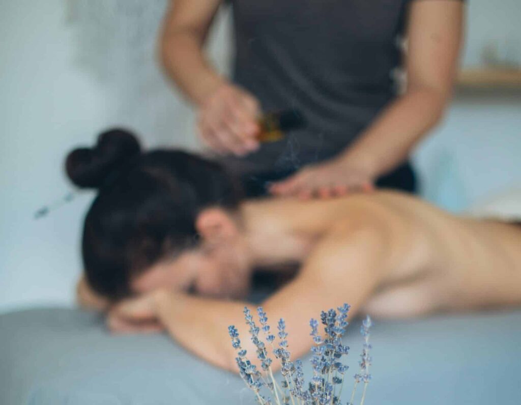 Klassisk massage hjälper dig koppla av och läka på djupet. Studio Frid i Malmö