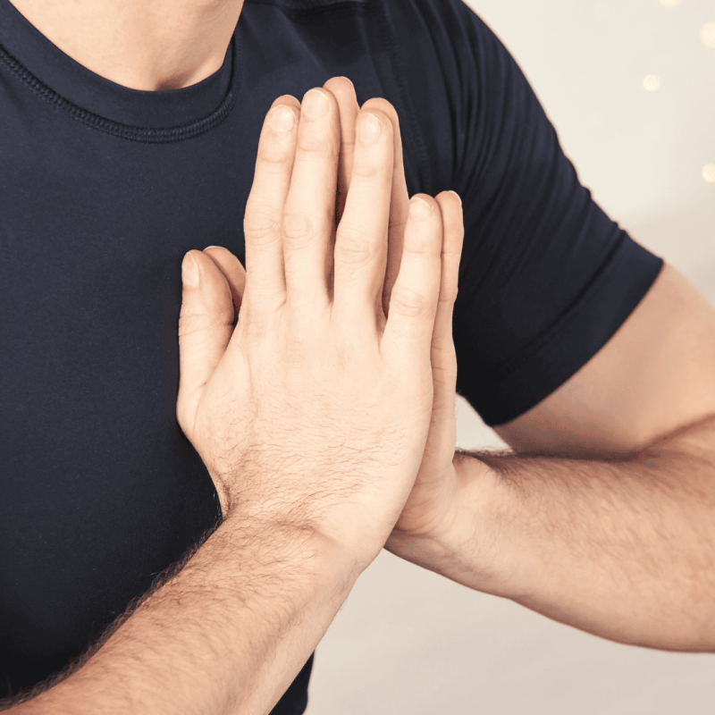 Vår kurs i Yin & Mindfulnessyoga kan hjälpa dig att varva ner och minska stress